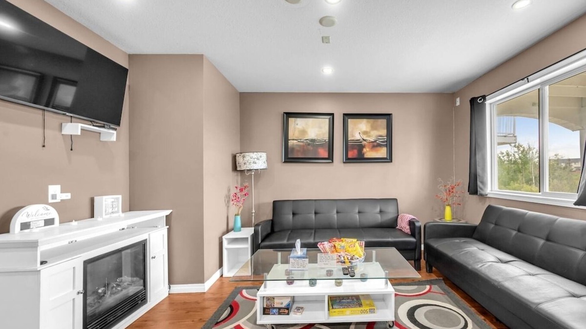 Calgary Apartment | 52-3 Bed Suite on Lake Central A/C By Airport