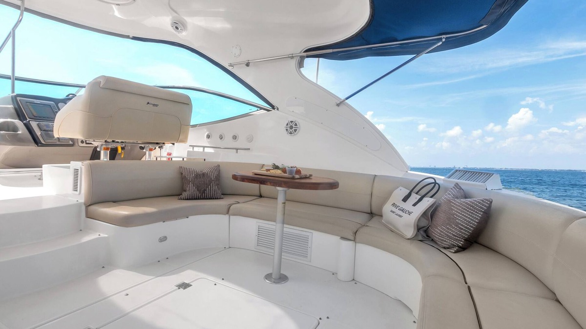 Harbour Island Boat Rental | 52' Cruisers Express Yacht in the heart of downtown Tampa!