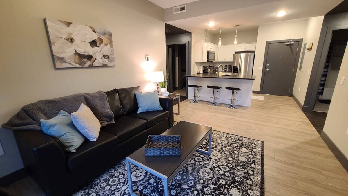 Champaign Apartment | 520 Neil, Luxury 2 Bedroom