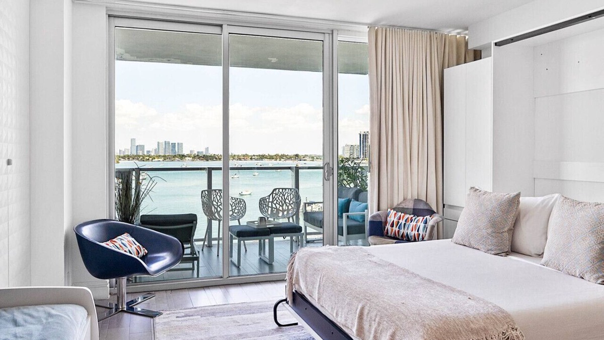 West Avenue Condo | 522 1100 West Bay view Balcony Studio, Gym, Spa, Pool