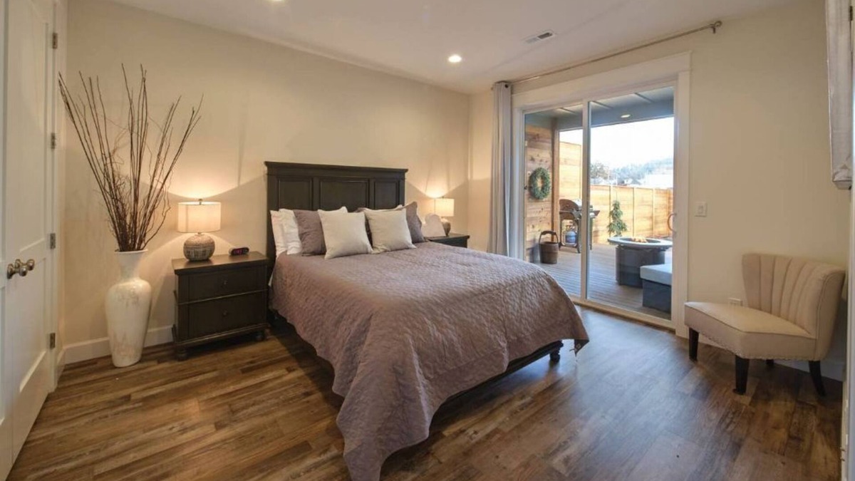 Woodland House | 526 Brand New, Luxury, Private, ADA accsessible Home Rental - 3 minutes off I-5