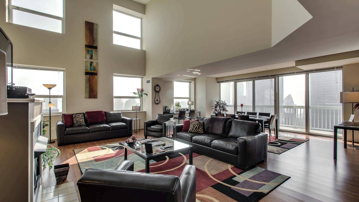 Downtown Chicago Apartment | 53/54 Mag Mile Penthouse VIEWS, Fireplace, Pool
