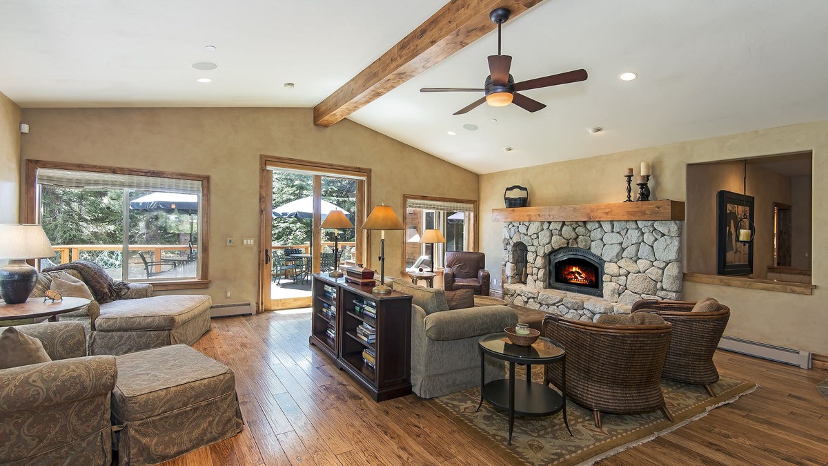 Incline Village House | 5400' Home w/6 BD, 6.5BR, Hot Tub - XMAS NIGHTLY REDUCED DUE TO A CANCELLATION