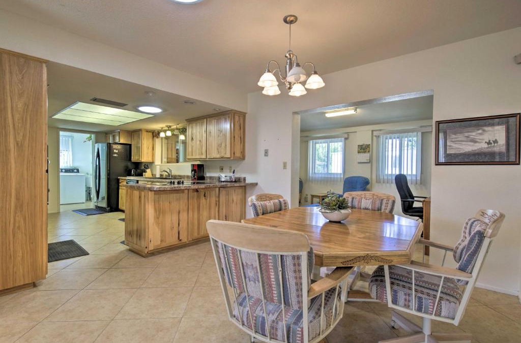Apache Junction House | 55 and Apache Junction Home Patio and Mountain Views