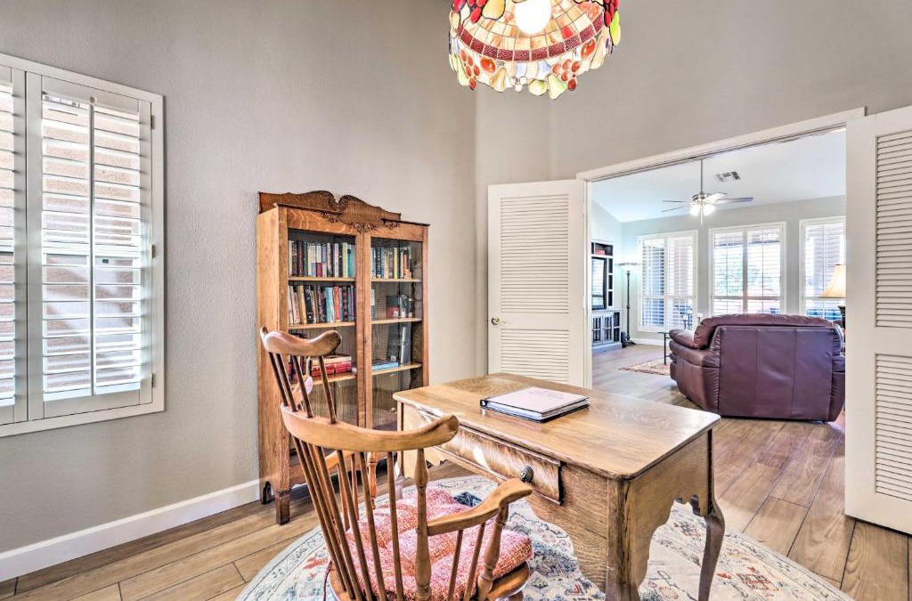 Oakwood House | 55 and Sun Lakes Casa with Patio and Pool Access
