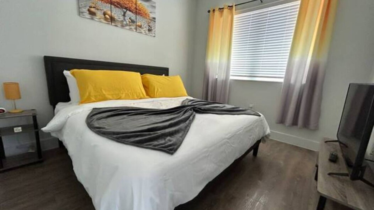 Pflugerville Apartment | 55 Cozy King w Resort Amenities