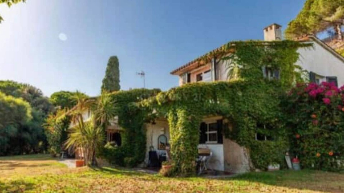 Sant Vicenc de Montalt Villa | 550 m2 house with swimming pool, porch, barbecue, gardens in a 8,000 m2 property.