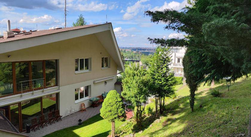 Prague 5 Villa | 550 m² Villa ∙ 11 bedrooms ∙ 30 guests