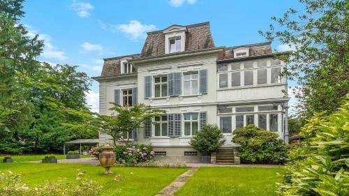 District 2 Villa | 550 m² Villa ∙ 5 bedrooms ∙ 10 guests