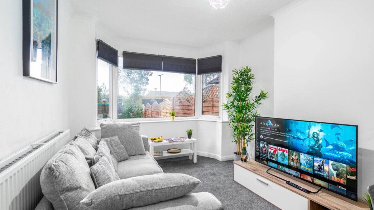 Erdington House | 559 Tyburn Road · 3 Bedroom House with Garden