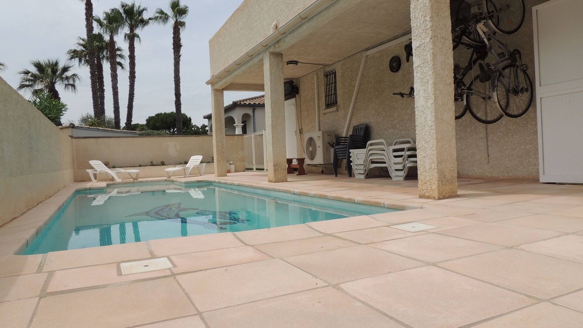Villeneuve-les-Beziers Apartment | 55m² apartment in quiet residence with swimming pool.