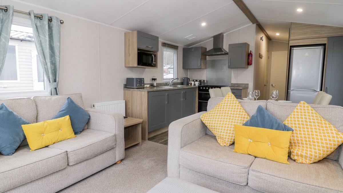 Cwm-y-glo Cottage | 57 BRYNTEG, pet friendly, country holiday cottage in Llanrug