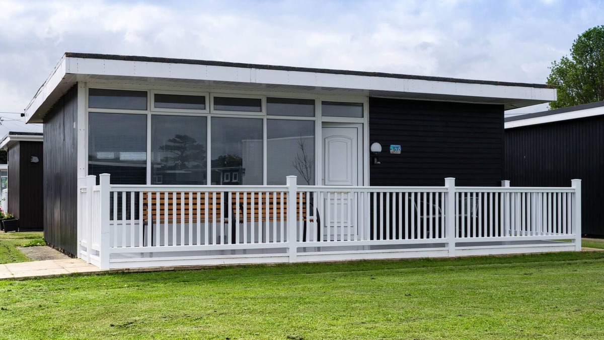Chapel Saint Leonards Cottage | 57 CHERRY PARK, pet friendly, with a garden in Chapel St Leonards