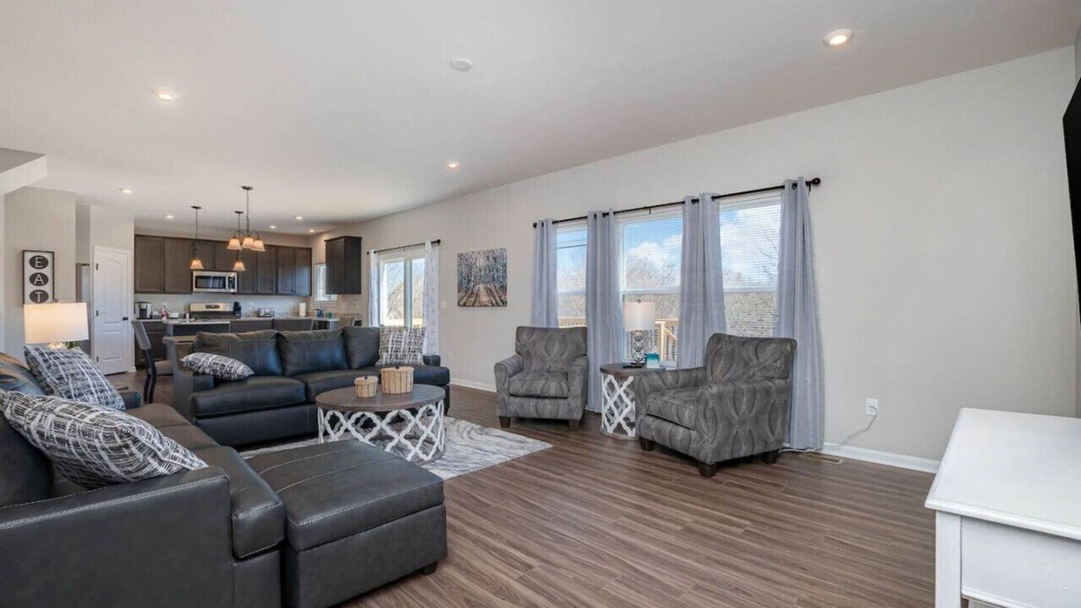 Morrow House | 5738 Azra Court · Cheerful 5 bedroom on azra with a pool and real