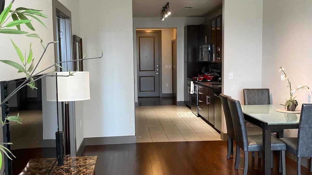 MacGregor Apartment | 5755 Hermann Park 1B1B & Study