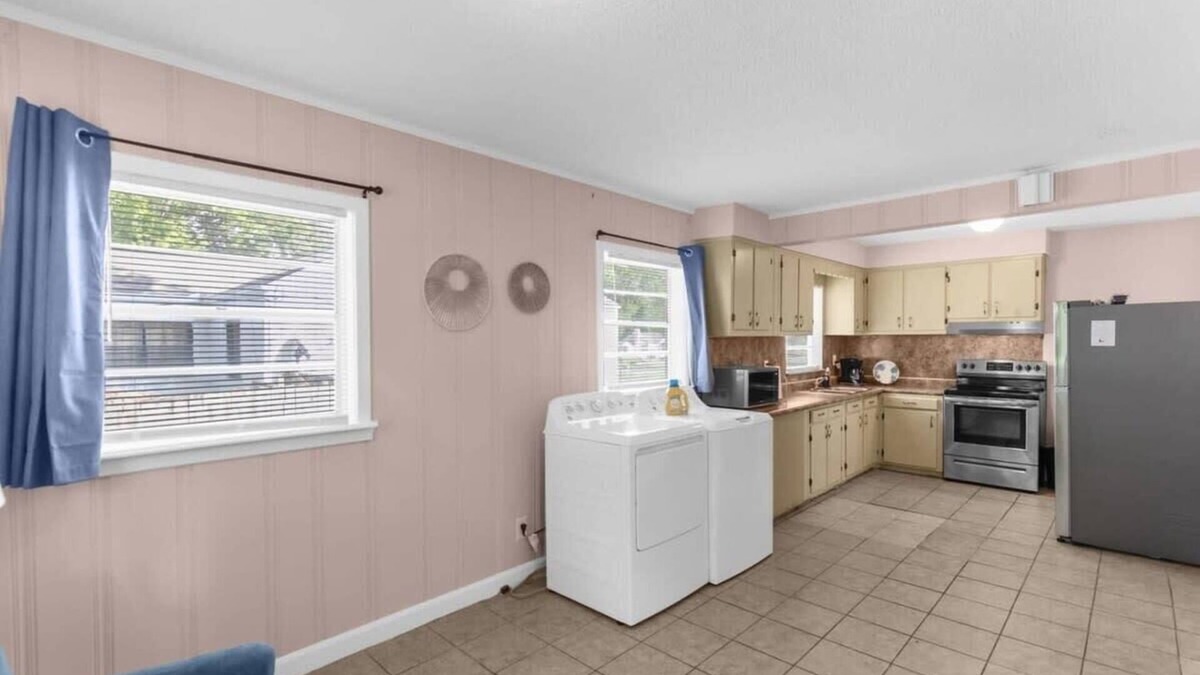 Shannon House | 57th Blushing Bungalow