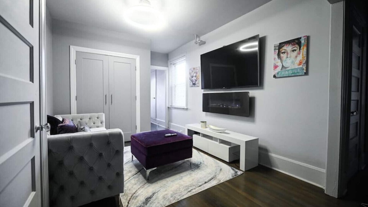 Bridgeport Apartment | 59 Rennell St, Bridgeport · Lovely 1 bedroom cozy modern apartment w/75” 4K TV