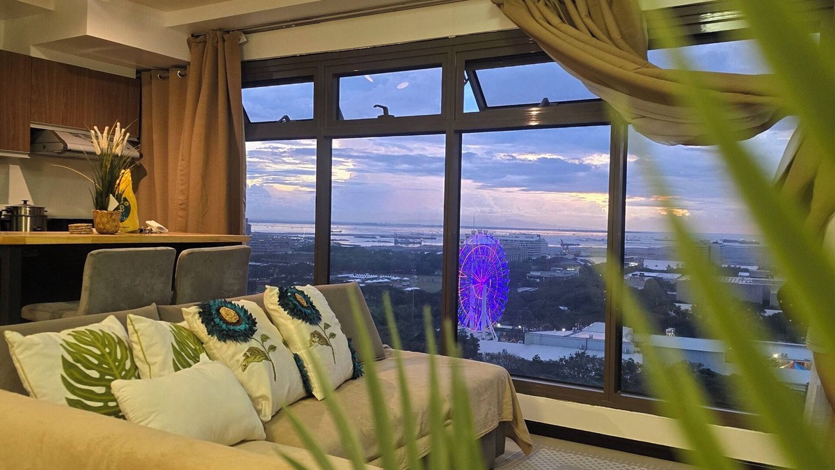 Pasay Condo | 59sq/m Spacious and Safe condo+free parking+Manila Bay Sunset view/WiFi&NetFlx