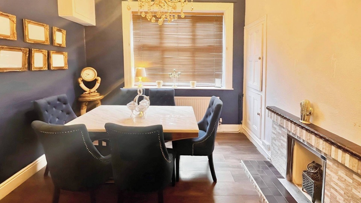 Burton on Trent House | 5br-10guests-hottub-parking-garden-patio