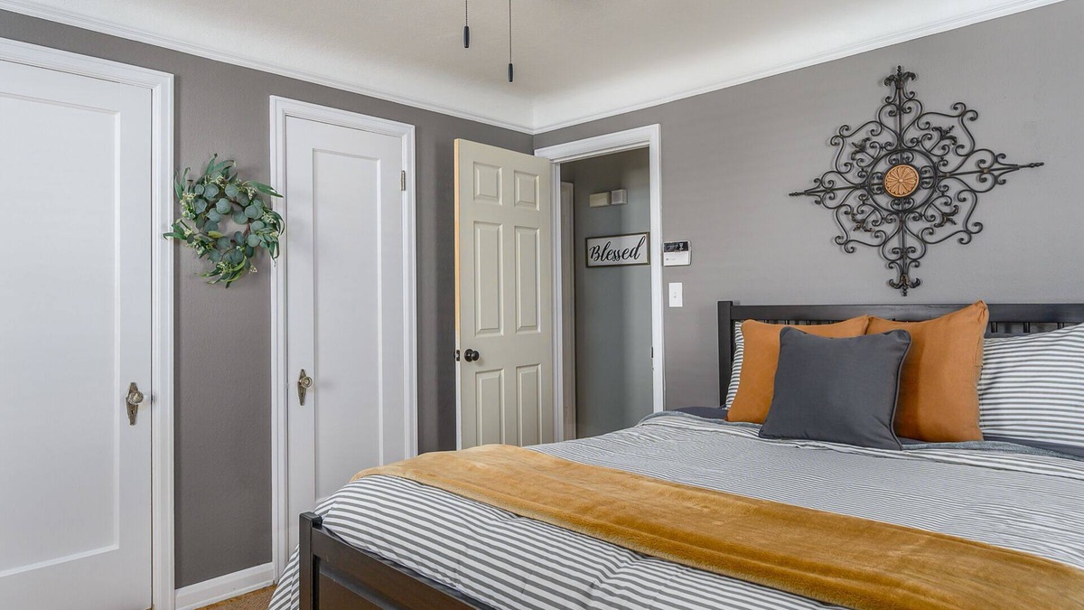 Toledo House | 5BR/2BA Beautiful and Spacious Home in Quiet Area