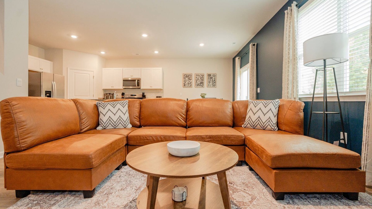 Wilmington House | 5BR/3B, Sleeps 13, Pets+, Garage - Blue