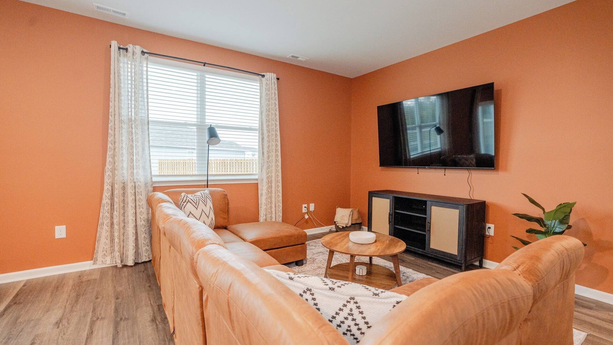 Wilmington House | 5BR/3B, Sleeps 13, Pets+, Garage - Orange