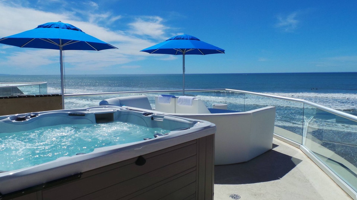 Townsite House | 5br + a den, 6.5ba Stunning Oceanfront Home W/Rooftop Spa & Dual Master Suites