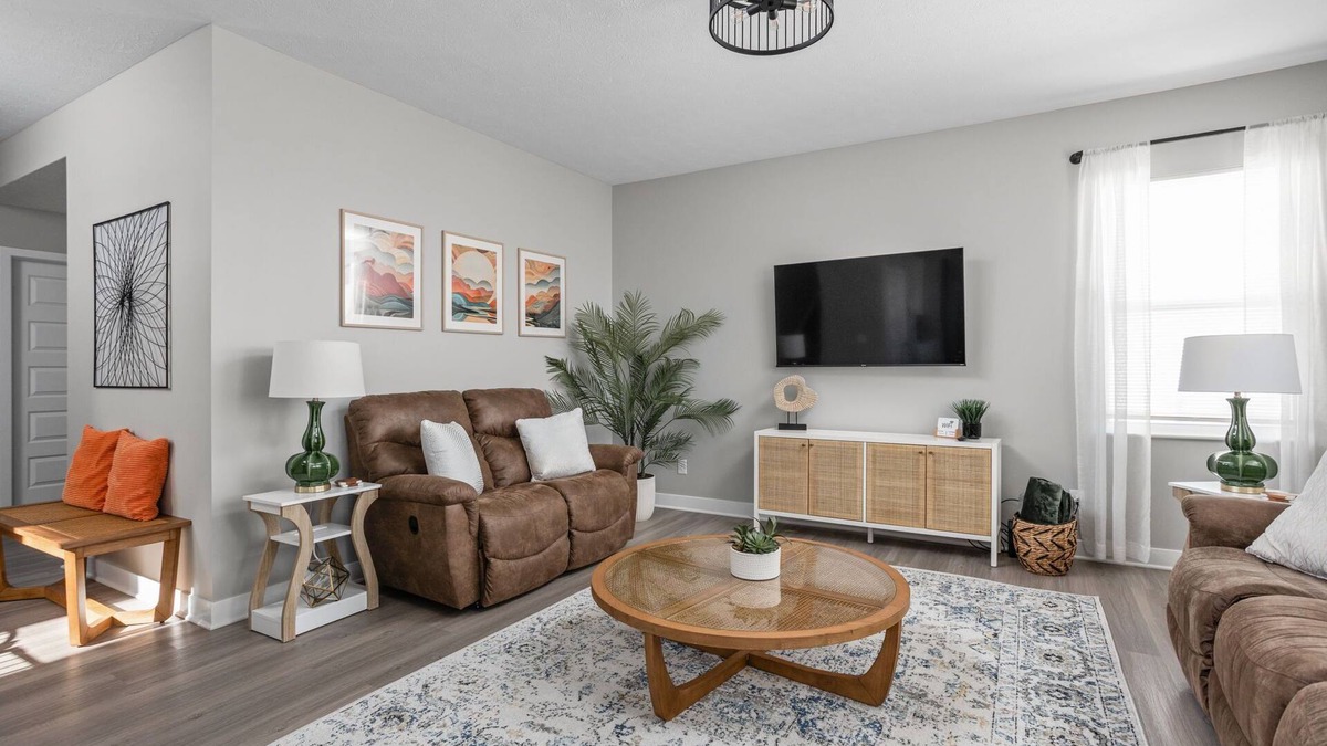 West Newton House | 5BR Family & Group Retreat – Near Airport & Downtown Indy!