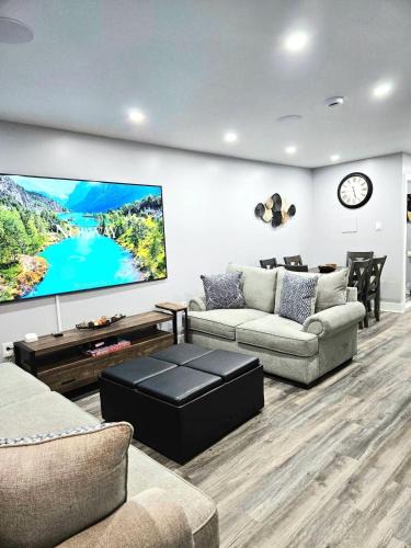 Newbold House | 5BR Home near City Center, Live! Casino, Hot Tub with City View