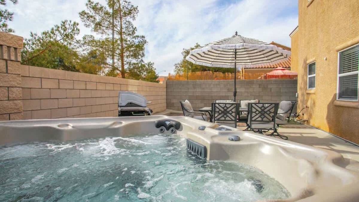 Rhodes Ranch House | 5BR Home w/Hot Tub & Pool Table | Modern Luxury