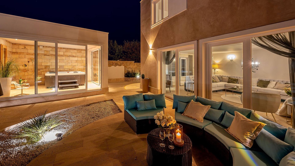 Praznica Villa | 5BR Inland villa Senses with pool and spa in authentic village with great food