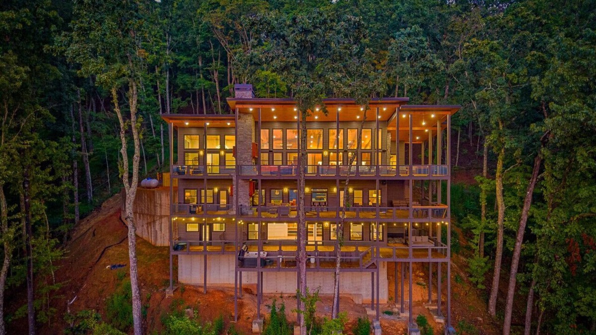 Mineral Bluff Apartment | 5BR+ Luxe, 180 views, Spa, Sauna