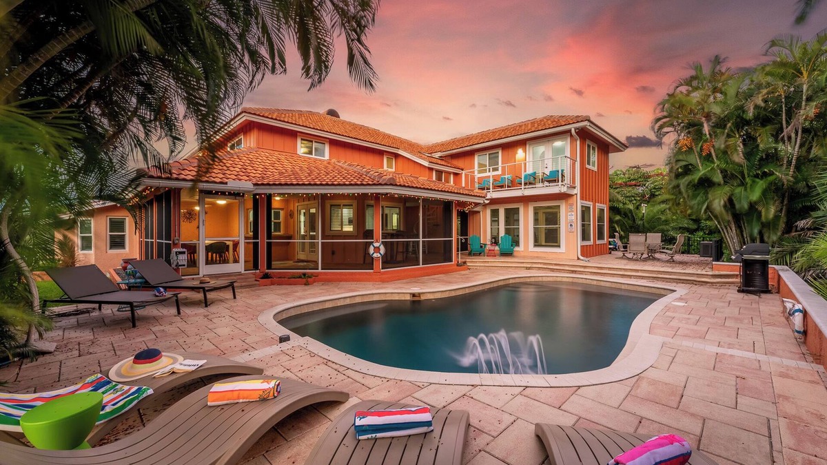 Anona House | 5BR Luxury Bay View! Pool! Spa! Game Room! Playset