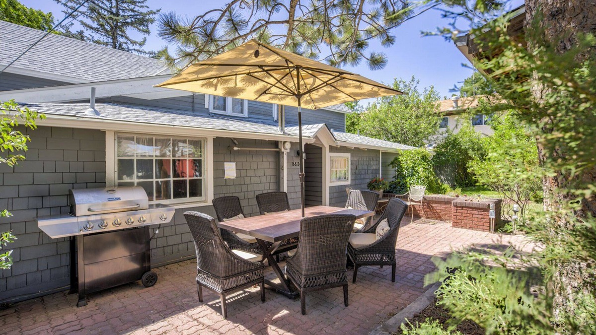 Monument House | 5BR Monument Charm|Walk to Shops & Wedding Venue
