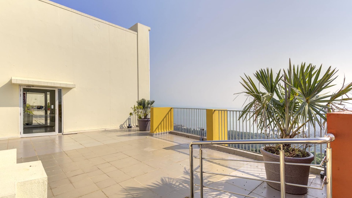 Chicalim Apartment | 5km GOI Arport| Two 50" TV| Resort Style amenities