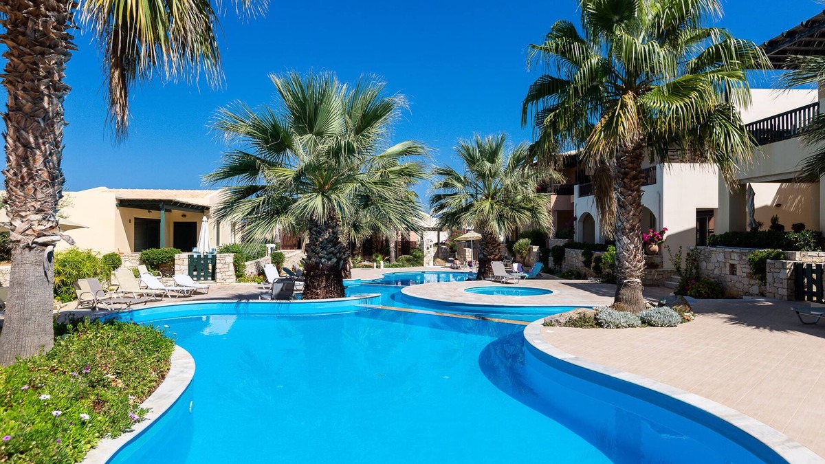 Panormos Apartment | 5m walk to sandy beach, restaurants & shops!