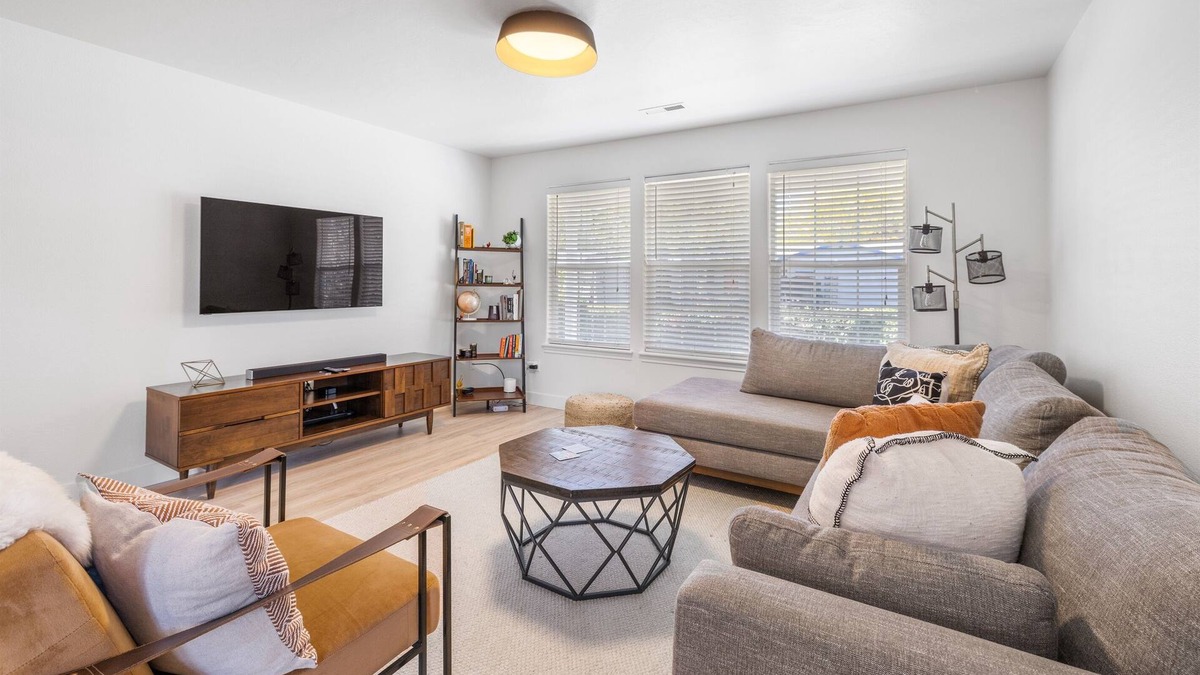 Boise House | 5Min>Airport-Office-1300ft²-Backyard-Remodeled-BBQ