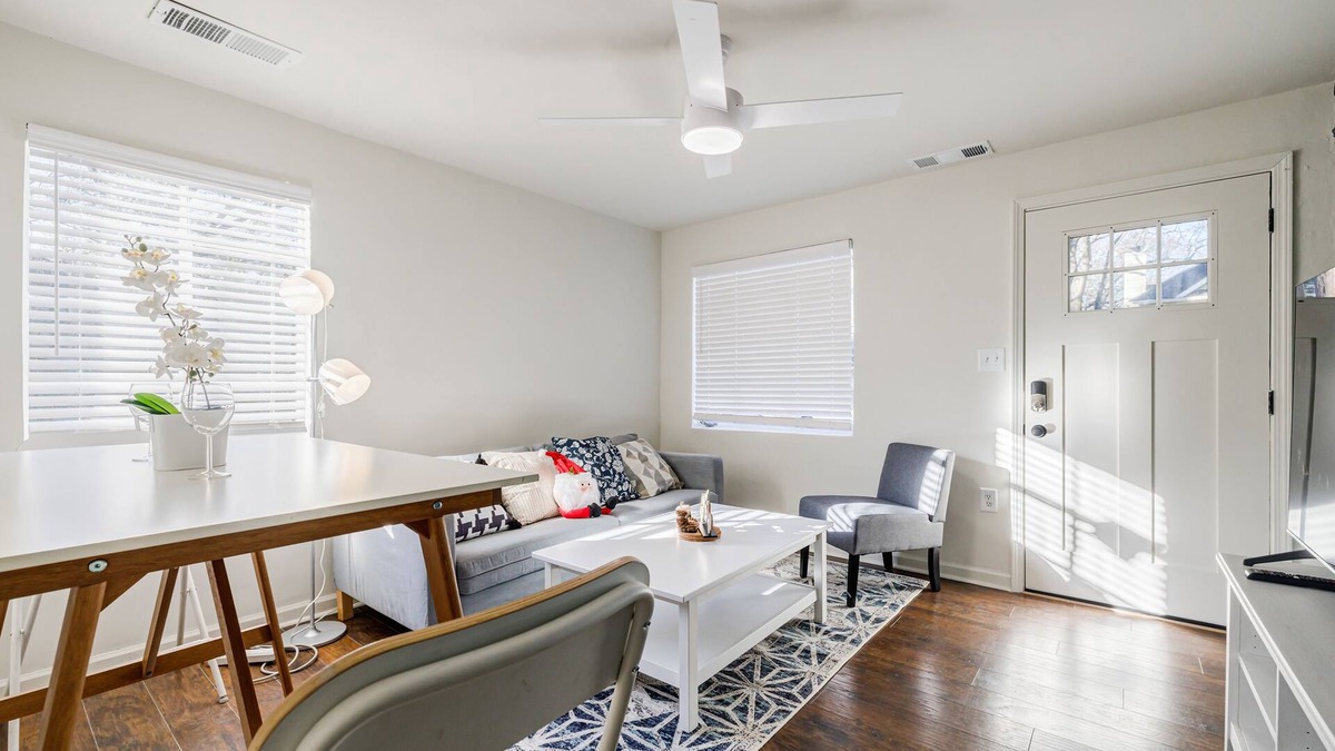 East Side House | 5min-Grant park|Fenced Yard|Parking|Fire Pit&BBQ