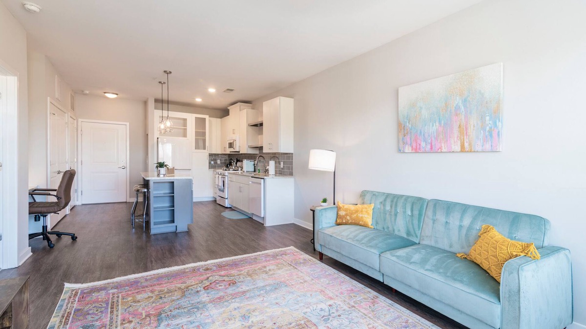 Wesley Heights Condo | 5min to Uptown! Suite Stay~Lux Condo w/FREE Parking~ KING BED~LONG TERM Welcome!