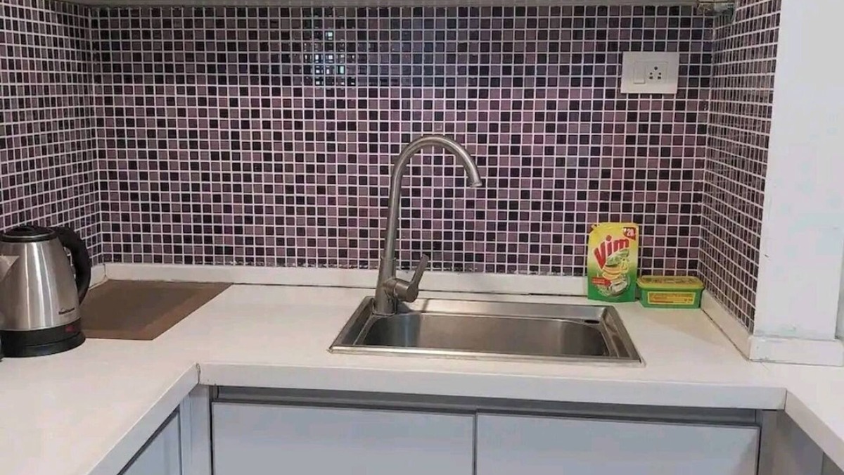 Surat Apartment | 5mints to Airport! Family sized cosy place swimming pool, garden, gym & playarea