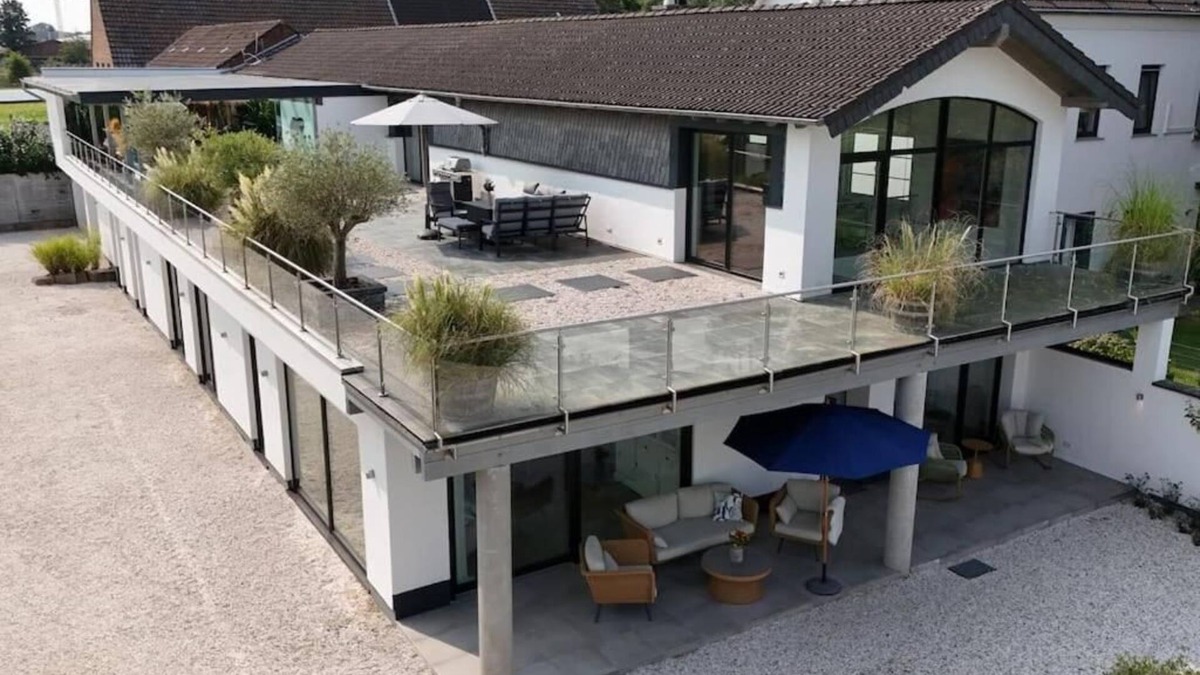 Hitdorf Villa | 5Season- luxury spa, bar, wine cellar, billiards