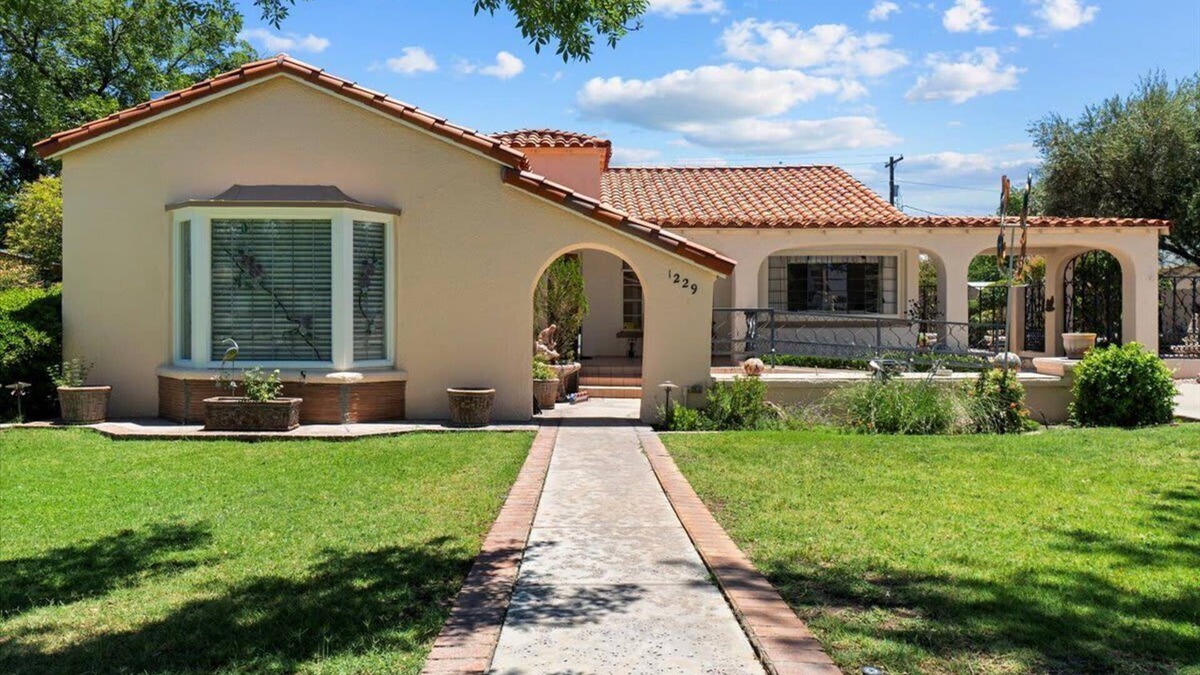 Safford House | 5th Ave Hacienda Summ