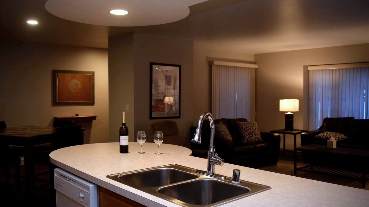 Algoma Condo | 5th Steele Place, LLC - Downtown Algoma Condos: Overnight or Extended Stays