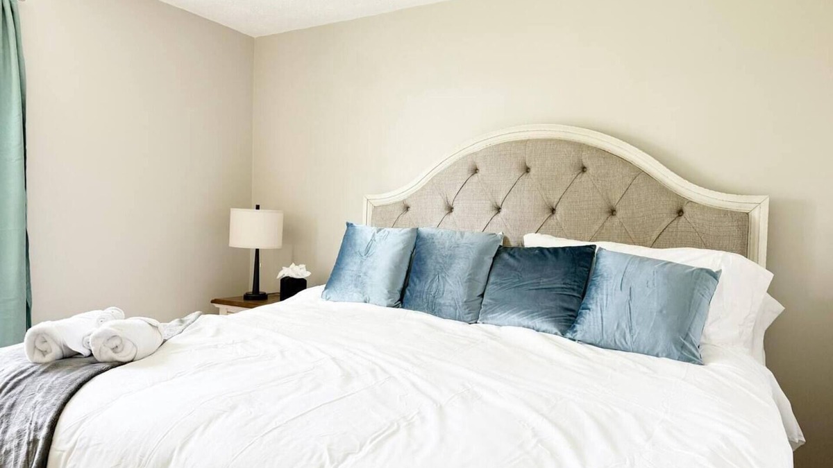 Henderson Apartment | 5th Street Retreat - KING 1BD/1BA Apt in Henderson
