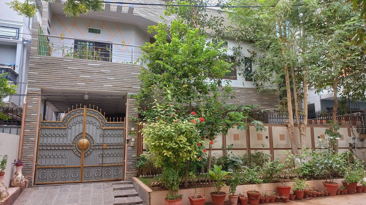 Karachi Villa | 6 - 8 Guests 3 Bedrooms 3 Beds 4 Baths.