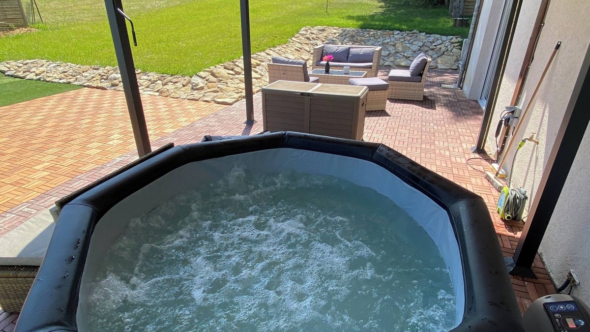 Thesee House | 6/8 person gîte with swimming pool and jacuzzi