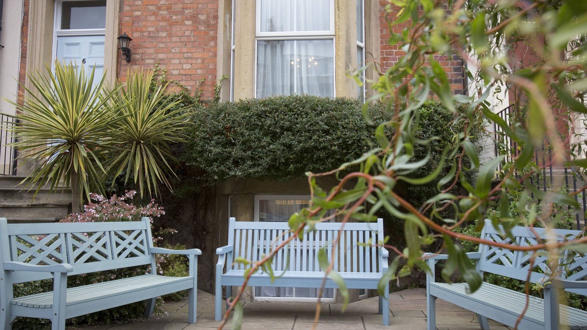 West Cliff Cottage | 6 ABBEY TERRACE, family friendly, character holiday cottage in Whitby