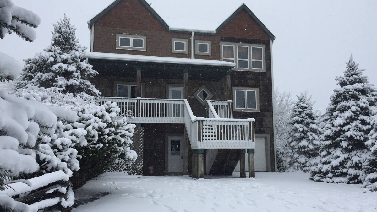 Banner Elk Ski Chalet | 6 Bdrm 5 Bath Sleeps 14 Ski in and Ski out Slopeside!