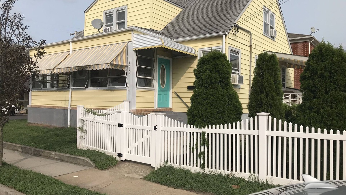 Bradley Beach House | 6 Bdrms 3 Blks to Beach Driveway Central A/C, Pet Friendly, Beach Badges Incl.