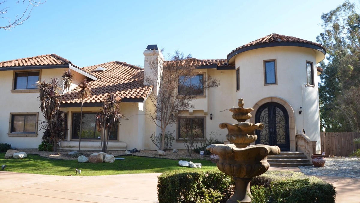 Claremont House | 6 Bed 8 Bath estate in Claremont with fitness room, basketball, tennis